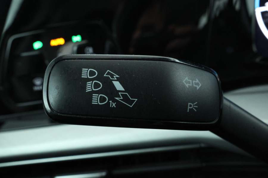 Volkswagen Golf 1.0 TSI Life 5 Deurs hb, Navigatie, Airco,