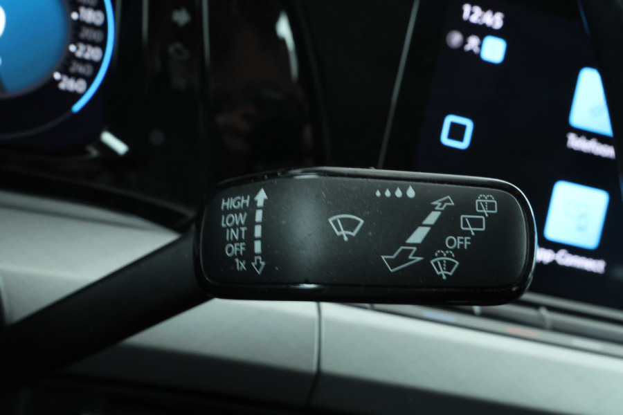 Volkswagen Golf 1.0 TSI Life 5 Deurs hb, Navigatie, Airco,