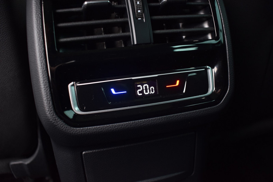 Volkswagen Passat 1.5 TSI 150pk DSG R-Line | Pano | Trekhaak | 360 camera