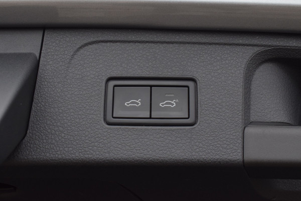 Volkswagen Passat 1.5 TSI 150pk DSG R-Line | Pano | Trekhaak | 360 camera