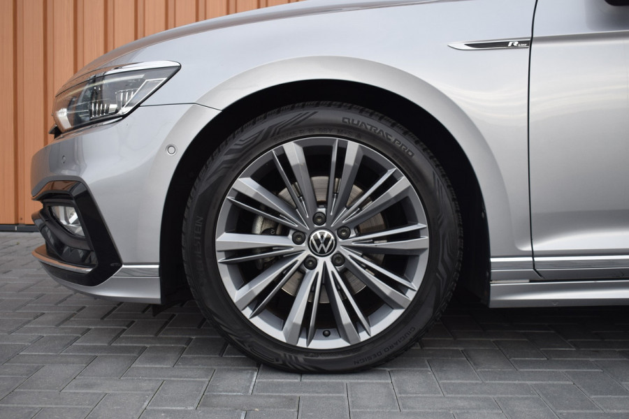 Volkswagen Passat 1.5 TSI 150pk DSG R-Line | Pano | Trekhaak | 360 camera