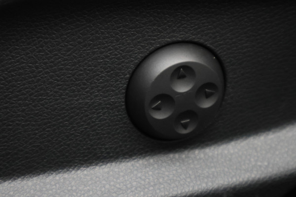 Mercedes-Benz C-Klasse 300 e 4MATIC AMG Line Panoramadak, Burmester, Memory, 360° Camera, Apple Carplay, Head-Up