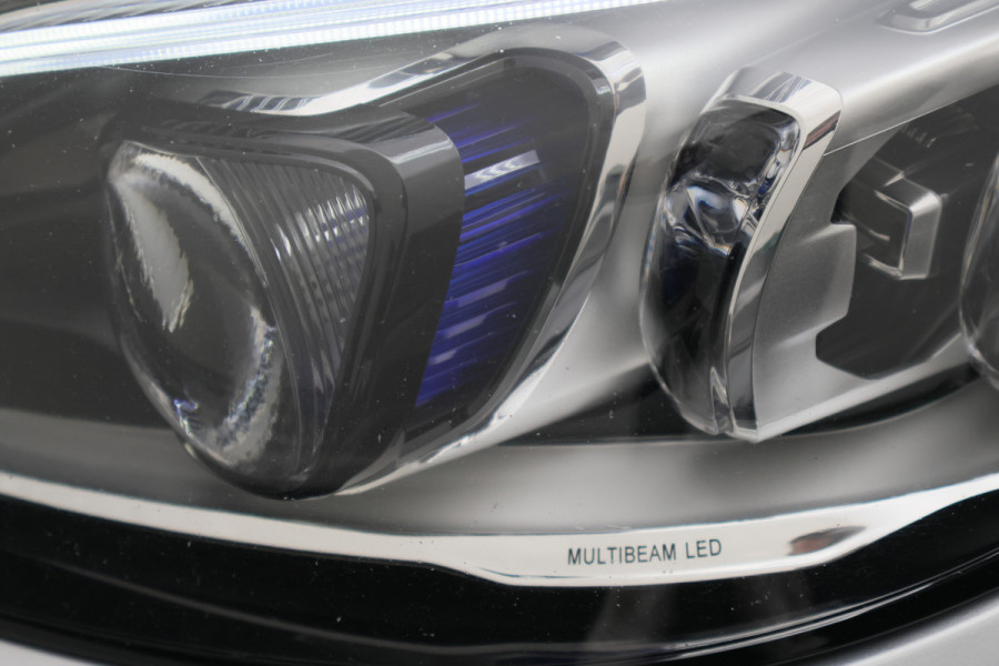 Mercedes-Benz C-Klasse 300 e 4MATIC AMG Line Panoramadak, Burmester, Memory, 360° Camera, Apple Carplay, Head-Up