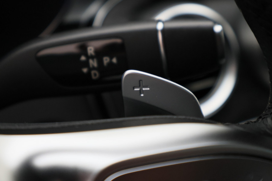 Mercedes-Benz C-Klasse 300 e 4MATIC AMG Line Panoramadak, Burmester, Memory, 360° Camera, Apple Carplay, Head-Up