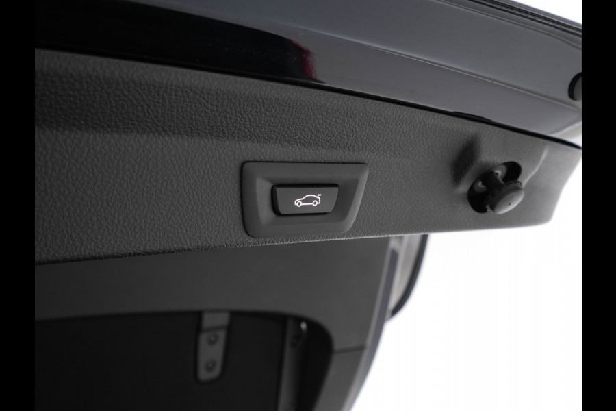 BMW 4 Serie Gran Coupé 420i M-Sportpack High Executive Edition (INCL-BTW) Aut. *LEATHER | FULL-LED | DIGI-COCKPIT | HIFI-SOUND | HEATED-SPORTSEATS | DAB+ | CAMERA | SHIFTPADDLES | PRIVACYGLASS | HEAD-UP | TOWBAR | KEYLESS | CARBON-INLAY | 19''ALU*