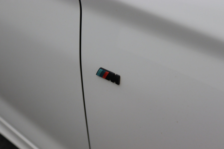 BMW 1-serie 118i Edition M Sport Shadow High Executive Automaat Leer, Navigatie, LED, Cruise, Stoelverwarming, 18"