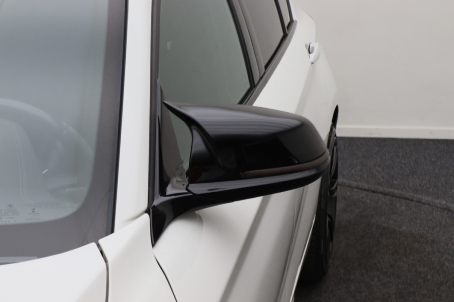 BMW 1-serie 118i Edition M Sport Shadow High Executive Automaat Leer, Navigatie, LED, Cruise, Stoelverwarming, 18"