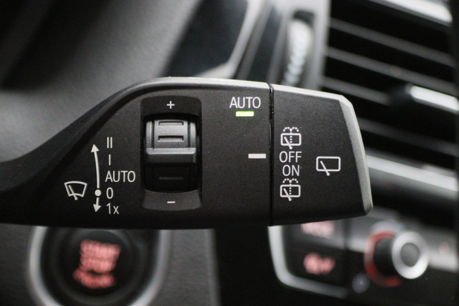 BMW 1-serie 118i Edition M Sport Shadow High Executive Automaat Leer, Navigatie, LED, Cruise, Stoelverwarming, 18"