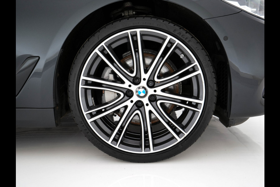 BMW 5 Serie Touring 530d Sportline High Executive Aut. *PANO | LEATHER | FULL-LED | MEMORY-PACK | TOP-VIEW | HEATED-COMFORTSEATS | NAVI-FULLMAP | PRIVACY-GLASS | AMBIENT-LIGHT | ECC | CARPLAY | PDC | TOWBAR | SHIFT-PADDLES | 20"ALU*