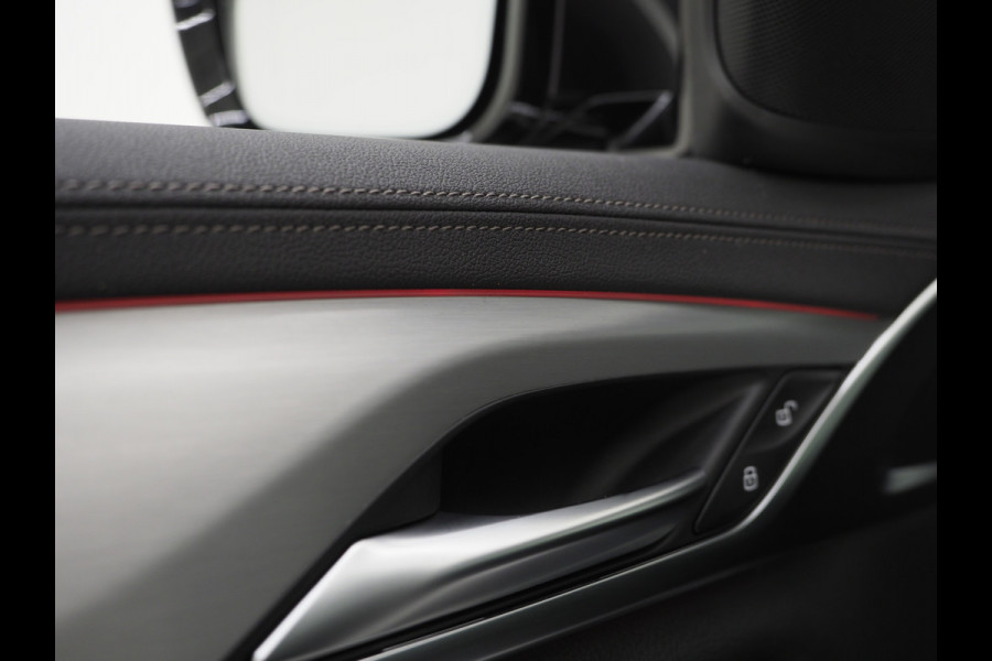 BMW 5 Serie Touring 530e xDrive | Panoramdak | Laser LED |Trekhaak | Leder | HUD | Keyless | Adaptive Cruise | Carplay