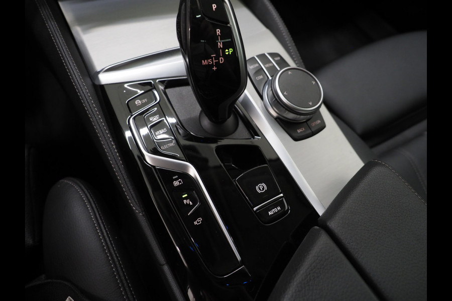 BMW 5 Serie Touring 530e xDrive | Panoramdak | Laser LED |Trekhaak | Leder | HUD | Keyless | Adaptive Cruise | Carplay