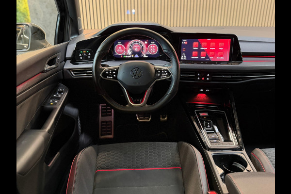 Volkswagen Golf GTI CLUBSPORT|AKRA|NURNBURGRING|PANO|HuD|HARMAN KARDON|KEYLESS|CARPLAY|ACC|IQ LIGHT|SFEERVERLICHTING|300PK|BOMVOL!