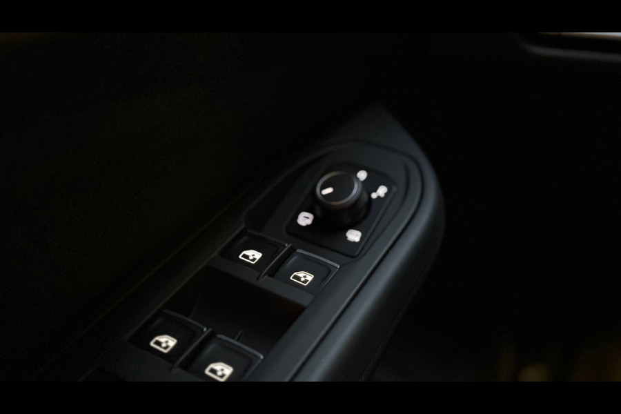 Volkswagen Golf GTI CLUBSPORT|AKRA|NURNBURGRING|PANO|HuD|HARMAN KARDON|KEYLESS|CARPLAY|ACC|IQ LIGHT|SFEERVERLICHTING|300PK|BOMVOL!