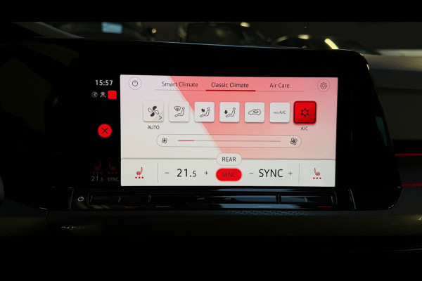 Volkswagen Golf GTI CLUBSPORT|AKRA|NURNBURGRING|PANO|HuD|HARMAN KARDON|KEYLESS|CARPLAY|ACC|IQ LIGHT|SFEERVERLICHTING|300PK|BOMVOL!