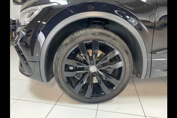 Volkswagen Tiguan 1.4 TSI eHybrid R-Line Business+Black style Panoramadak / Trekhaak /Carplay/