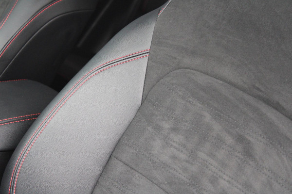 Ford Kuga 2.5 PHEV ST-Line X | Winterpack | Adaptive Cruise Control | BLIS | Climate Control | Camera | Navigatie |