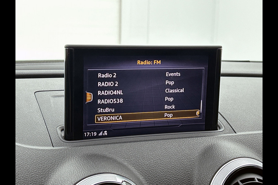 Audi A3 Sportback 1.5 TFSI CoD Sport S Line Edition(NL-auto, Goed onderH, NAvi, StoelV, Leder, Parkeersensoren V+A, Keyless, Etc)