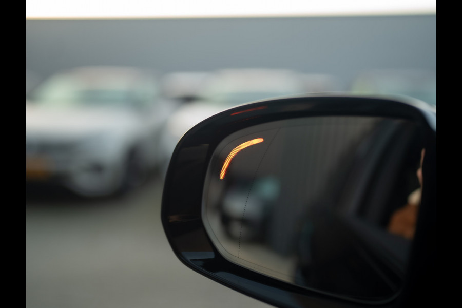 Volvo XC60 2.0 T6 Plug-in hybrid AWD Plus Dark | 360 Camera | Harman/Kardon | Trekhaak | Panodak | Dodehoek sensoren | Prijs Rijklaar!!