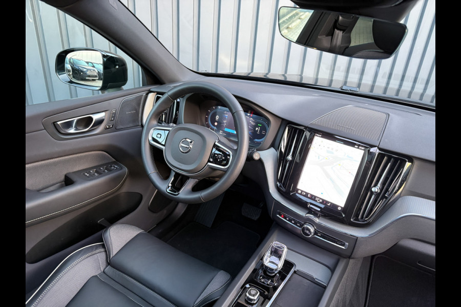 Volvo XC60 2.0 T6 Plug-in hybrid AWD Plus Dark | 360 Camera | Harman/Kardon | Trekhaak | Panodak | Dodehoek sensoren | Prijs Rijklaar!!