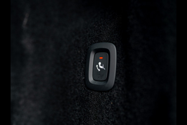 Volvo XC60 2.0 T6 Plug-in hybrid AWD Plus Dark | 360 Camera | Harman/Kardon | Trekhaak | Panodak | Dodehoek sensoren | Prijs Rijklaar!!