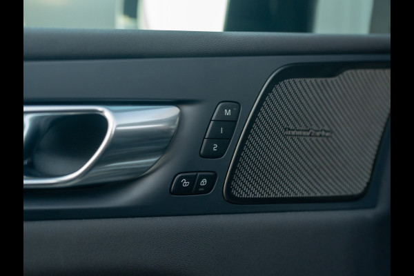 Volvo XC60 2.0 T6 Plug-in hybrid AWD Plus Dark | 360 Camera | Harman/Kardon | Trekhaak | Panodak | Dodehoek sensoren | Prijs Rijklaar!!