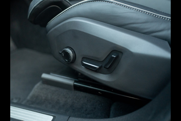 Volvo XC60 2.0 T6 Plug-in hybrid AWD Plus Dark | 360 Camera | Harman/Kardon | Trekhaak | Panodak | Dodehoek sensoren | Prijs Rijklaar!!