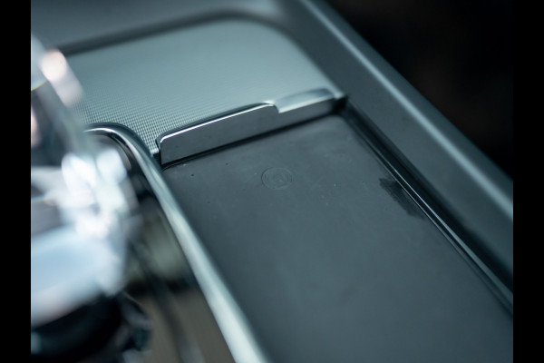 Volvo XC60 2.0 T6 Plug-in hybrid AWD Plus Dark | 360 Camera | Harman/Kardon | Trekhaak | Panodak | Dodehoek sensoren | Prijs Rijklaar!!