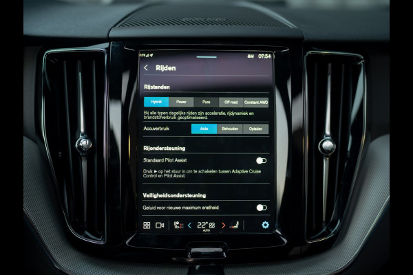 Volvo XC60 2.0 T6 Plug-in hybrid AWD Plus Dark | 360 Camera | Harman/Kardon | Trekhaak | Panodak | Dodehoek sensoren | Prijs Rijklaar!!