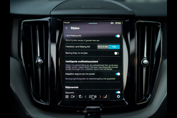 Volvo XC60 2.0 T6 Plug-in hybrid AWD Plus Dark | 360 Camera | Harman/Kardon | Trekhaak | Panodak | Dodehoek sensoren | Prijs Rijklaar!!