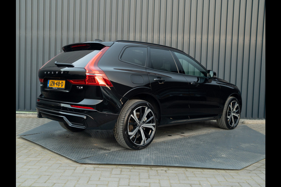 Volvo XC60 2.0 T6 Plug-in hybrid AWD Plus Dark | 360 Camera | Harman/Kardon | Trekhaak | Panodak | Dodehoek sensoren | Prijs Rijklaar!!