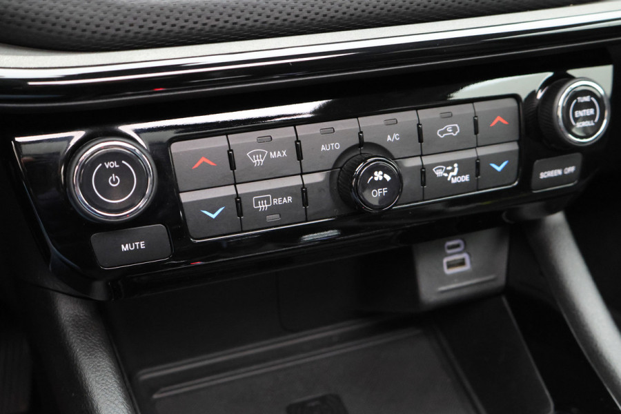 Jeep Compass 4xe 240 Plug-in Hybrid Electric Trailhawk Leder/Stof, Camera, ACC, Apple Carplay, Virtual Cockpit, PDC, 17''