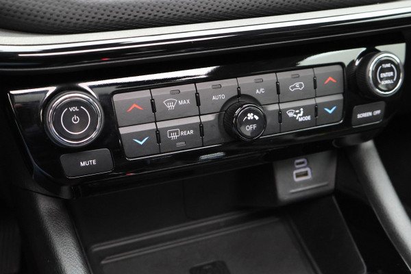 Jeep Compass 4xe 240 Plug-in Hybrid Electric Trailhawk Leder/Stof, Camera, ACC, Apple Carplay, Virtual Cockpit, PDC, 17''