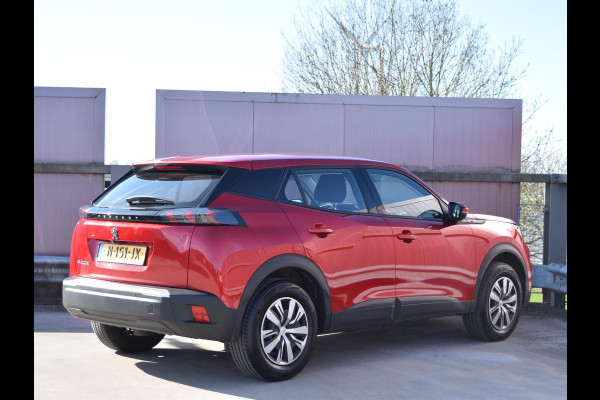 Peugeot e-2008 EV Active 50 kWh SOH 92% | NAVI & CARPLAY | CAMERA MET SENSOREN | E.C.C. |