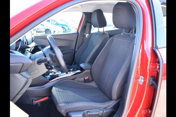 Peugeot e-2008 EV Active 50 kWh SOH 92% | NAVI & CARPLAY | CAMERA MET SENSOREN | E.C.C. |