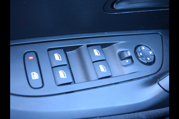 Peugeot e-2008 EV Active 50 kWh SOH 92% | NAVI & CARPLAY | CAMERA MET SENSOREN | E.C.C. |