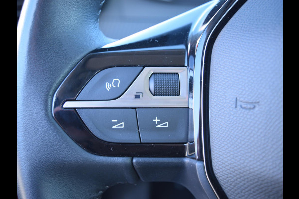 Peugeot e-2008 EV Active 50 kWh SOH 92% | NAVI & CARPLAY | CAMERA MET SENSOREN | E.C.C. |