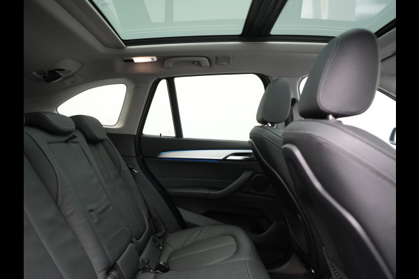 BMW X1 xDrive25e X Line PHEV 221pk Dealer O.H. | Panodak | Head Up | Camera | Sfeerverlichting | Sportstoelen & Stuur Verwarmd | Apple Carplay | Keyless | Navigatie | Cruise Control | DAB | Plug In Hybrid |