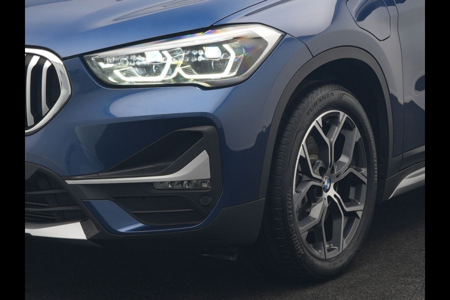 BMW X1 xDrive25e X Line PHEV 221pk Dealer O.H. | Panodak | Head Up | Camera | Sfeerverlichting | Sportstoelen & Stuur Verwarmd | Apple Carplay | Keyless | Navigatie | Cruise Control | DAB | Plug In Hybrid |