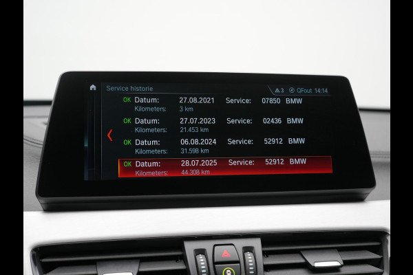 BMW X1 xDrive25e X Line PHEV 221pk Dealer O.H. | Panodak | Head Up | Camera | Sfeerverlichting | Sportstoelen & Stuur Verwarmd | Apple Carplay | Keyless | Navigatie | Cruise Control | DAB | Plug In Hybrid |