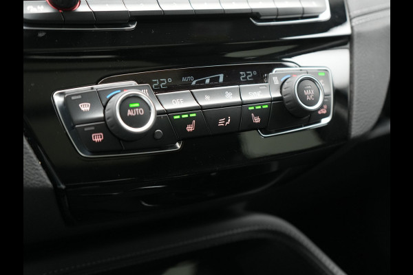 BMW X1 xDrive25e X Line PHEV 221pk Dealer O.H. | Panodak | Head Up | Camera | Sfeerverlichting | Sportstoelen & Stuur Verwarmd | Apple Carplay | Keyless | Navigatie | Cruise Control | DAB | Plug In Hybrid |