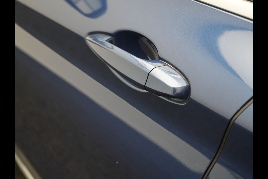 BMW X1 xDrive25e X Line PHEV 221pk Dealer O.H. | Panodak | Head Up | Camera | Sfeerverlichting | Sportstoelen & Stuur Verwarmd | Apple Carplay | Keyless | Navigatie | Cruise Control | DAB | Plug In Hybrid |