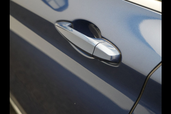 BMW X1 xDrive25e X Line PHEV 221pk Dealer O.H. | Panodak | Head Up | Camera | Sfeerverlichting | Sportstoelen & Stuur Verwarmd | Apple Carplay | Keyless | Navigatie | Cruise Control | DAB | Plug In Hybrid |