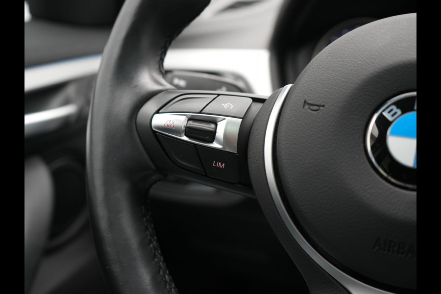 BMW X1 xDrive25e X Line PHEV 221pk Dealer O.H. | Panodak | Head Up | Camera | Sfeerverlichting | Sportstoelen & Stuur Verwarmd | Apple Carplay | Keyless | Navigatie | Cruise Control | DAB | Plug In Hybrid |