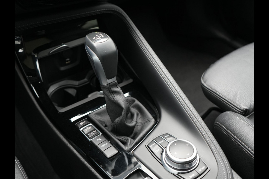 BMW X1 xDrive25e X Line PHEV 221pk Dealer O.H. | Panodak | Head Up | Camera | Sfeerverlichting | Sportstoelen & Stuur Verwarmd | Apple Carplay | Keyless | Navigatie | Cruise Control | DAB | Plug In Hybrid |