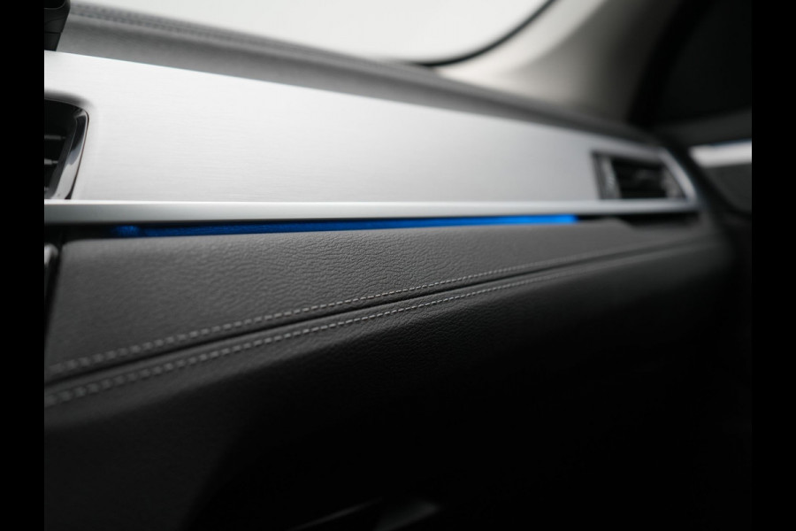 BMW X1 xDrive25e X Line PHEV 221pk Dealer O.H. | Panodak | Head Up | Camera | Sfeerverlichting | Sportstoelen & Stuur Verwarmd | Apple Carplay | Keyless | Navigatie | Cruise Control | DAB | Plug In Hybrid |