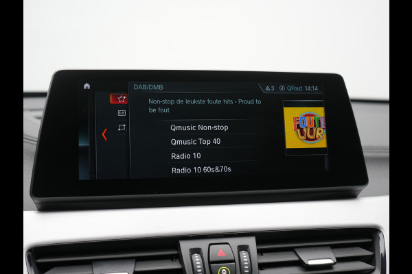 BMW X1 xDrive25e X Line PHEV 221pk Dealer O.H. | Panodak | Head Up | Camera | Sfeerverlichting | Sportstoelen & Stuur Verwarmd | Apple Carplay | Keyless | Navigatie | Cruise Control | DAB | Plug In Hybrid |