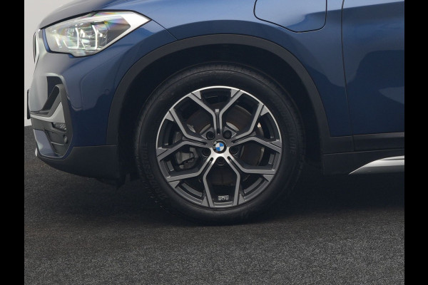 BMW X1 xDrive25e X Line PHEV 221pk Dealer O.H. | Panodak | Head Up | Camera | Sfeerverlichting | Sportstoelen & Stuur Verwarmd | Apple Carplay | Keyless | Navigatie | Cruise Control | DAB | Plug In Hybrid |