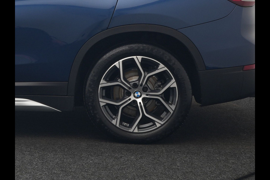 BMW X1 xDrive25e X Line PHEV 221pk Dealer O.H. | Panodak | Head Up | Camera | Sfeerverlichting | Sportstoelen & Stuur Verwarmd | Apple Carplay | Keyless | Navigatie | Cruise Control | DAB | Plug In Hybrid |