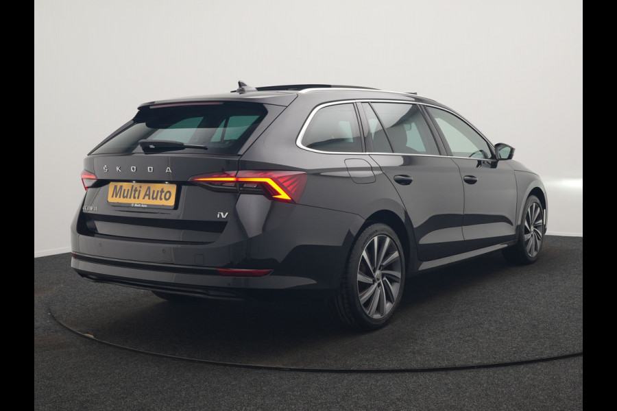 Škoda Octavia Combi 1.4 TSI iV Business Edition Plus PHEV 204pk Dealer O.H. | Trekhaak Afn. | Panodak | Head Up | Adaptive Cruise | Sfeerverlichting | Sportstoelen Memory & Verwarmd | Keyless | Blis | Crystal LED | Navigatie | DAB | Plug In Hybrid |