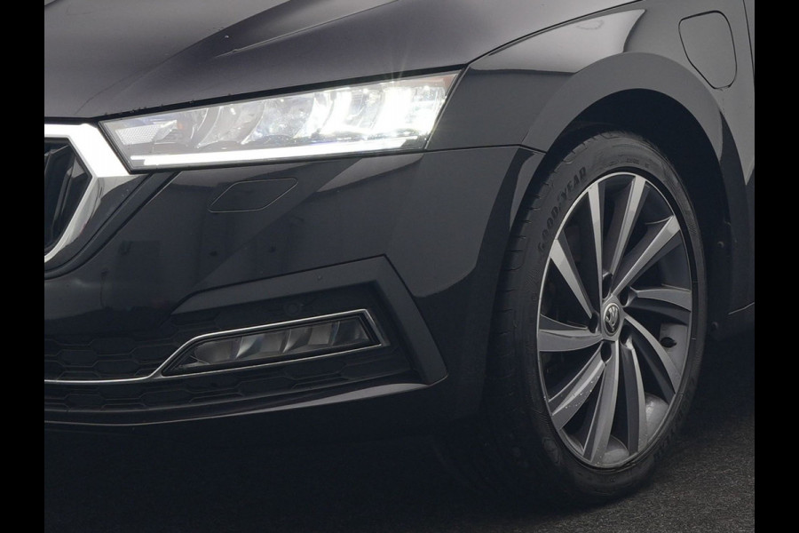 Škoda Octavia Combi 1.4 TSI iV Business Edition Plus PHEV 204pk Dealer O.H. | Trekhaak Afn. | Panodak | Head Up | Adaptive Cruise | Sfeerverlichting | Sportstoelen Memory & Verwarmd | Keyless | Blis | Crystal LED | Navigatie | DAB | Plug In Hybrid |